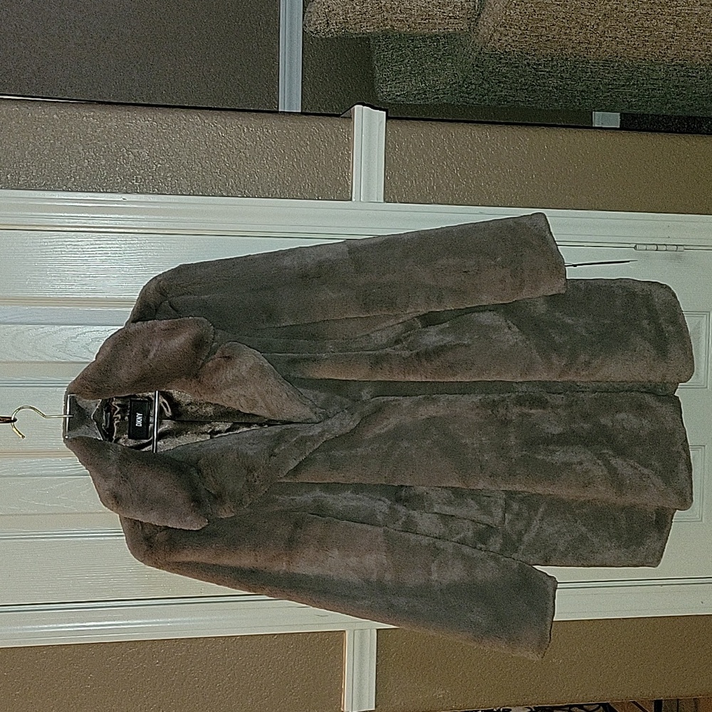 DKNY SZ XL BEAUTIFUL TAUPE GRAY COLOR  FAUX FUR JACKET FULLY LINED